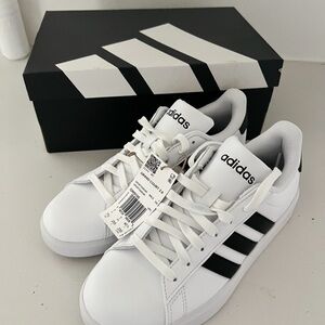 NWT: Adidas Mens Classic GRAND COURT 2.0 SHOES White & Black sneakers size 7.5